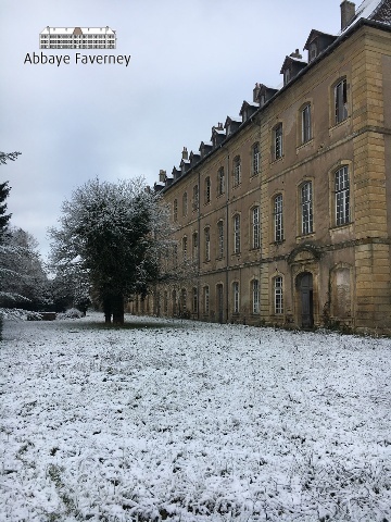 Klooster in de sneeuw - Zicht op de zuidwand van het klooster. | © AbbayeFaverney.com 12-2017