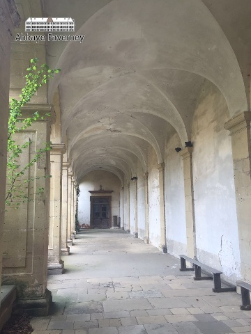 Bogen galery binnentuin | © AbbayeFaverney.com 04-2016